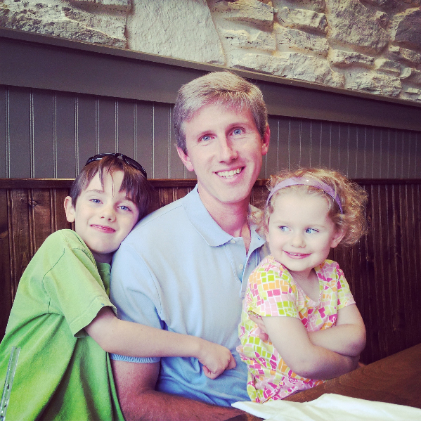 Leigh from Hinessightblog.com has the cutest family!